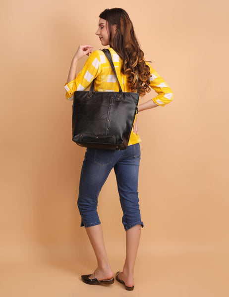 Evelyn Large Tote in Black - CCW