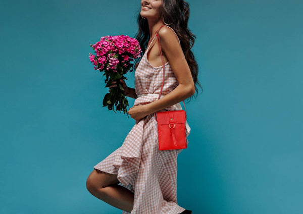 Jane Long crossbody w/ top flap & tassel - Bright Red